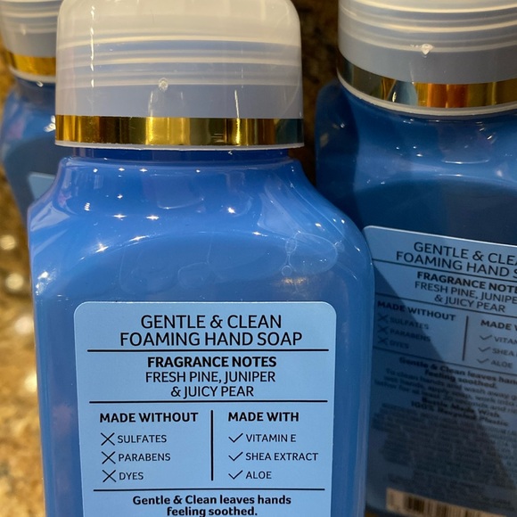 Three 3 “CRISP MORNING AIR” BBW 8.75 fl oz, Gentle & Clean Foaming Hand Soap NWT - Picture 5 of 6